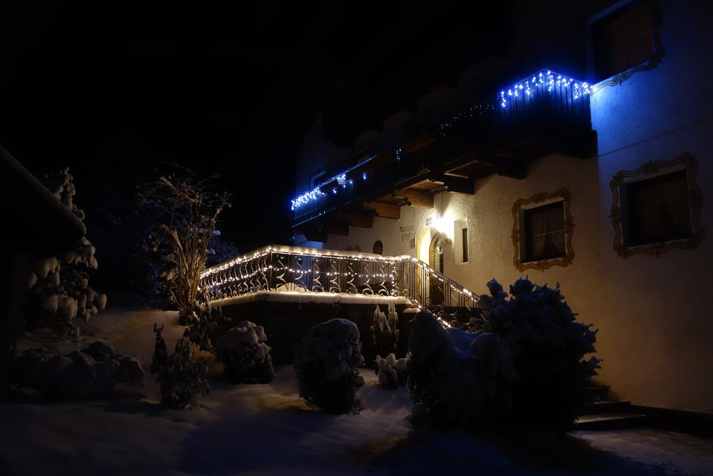 Haus Fiegl Hotel Oetz Bagian luar foto