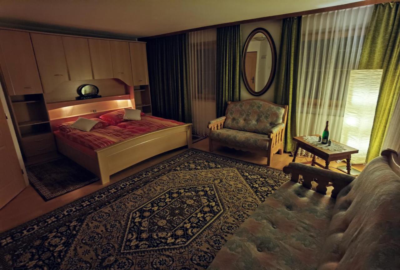 Haus Fiegl Hotel Oetz Bagian luar foto