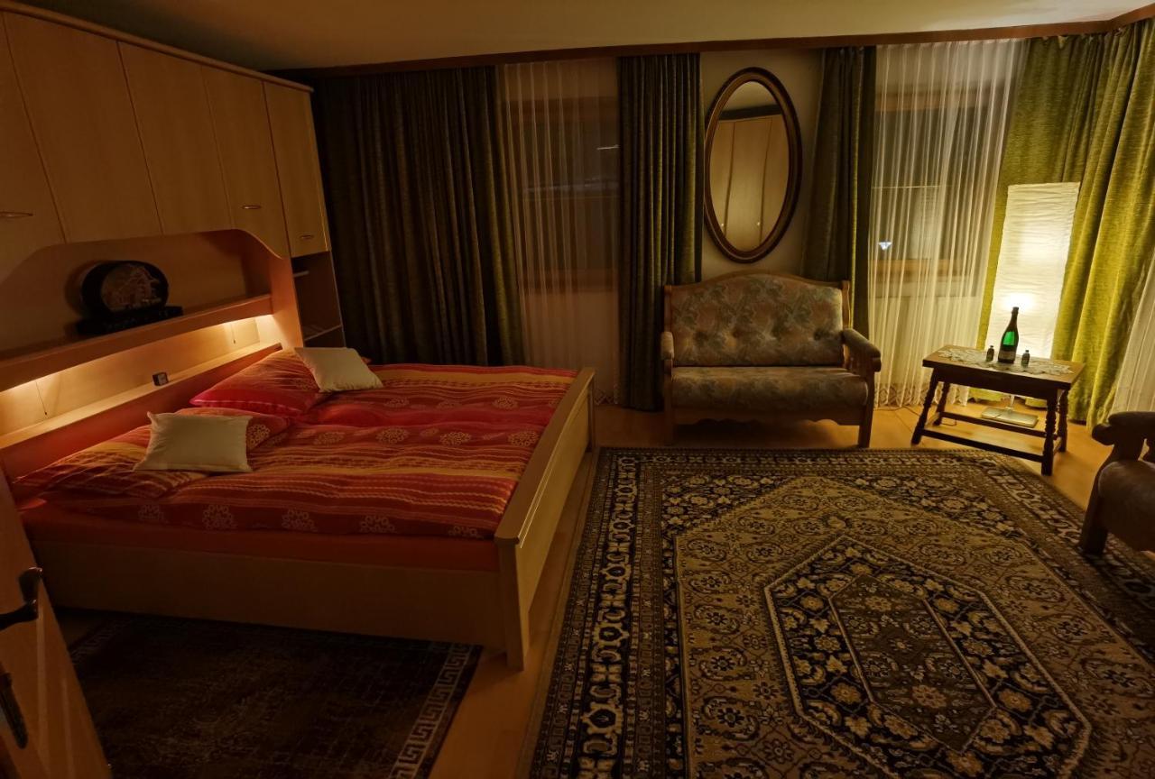 Haus Fiegl Hotel Oetz Bagian luar foto