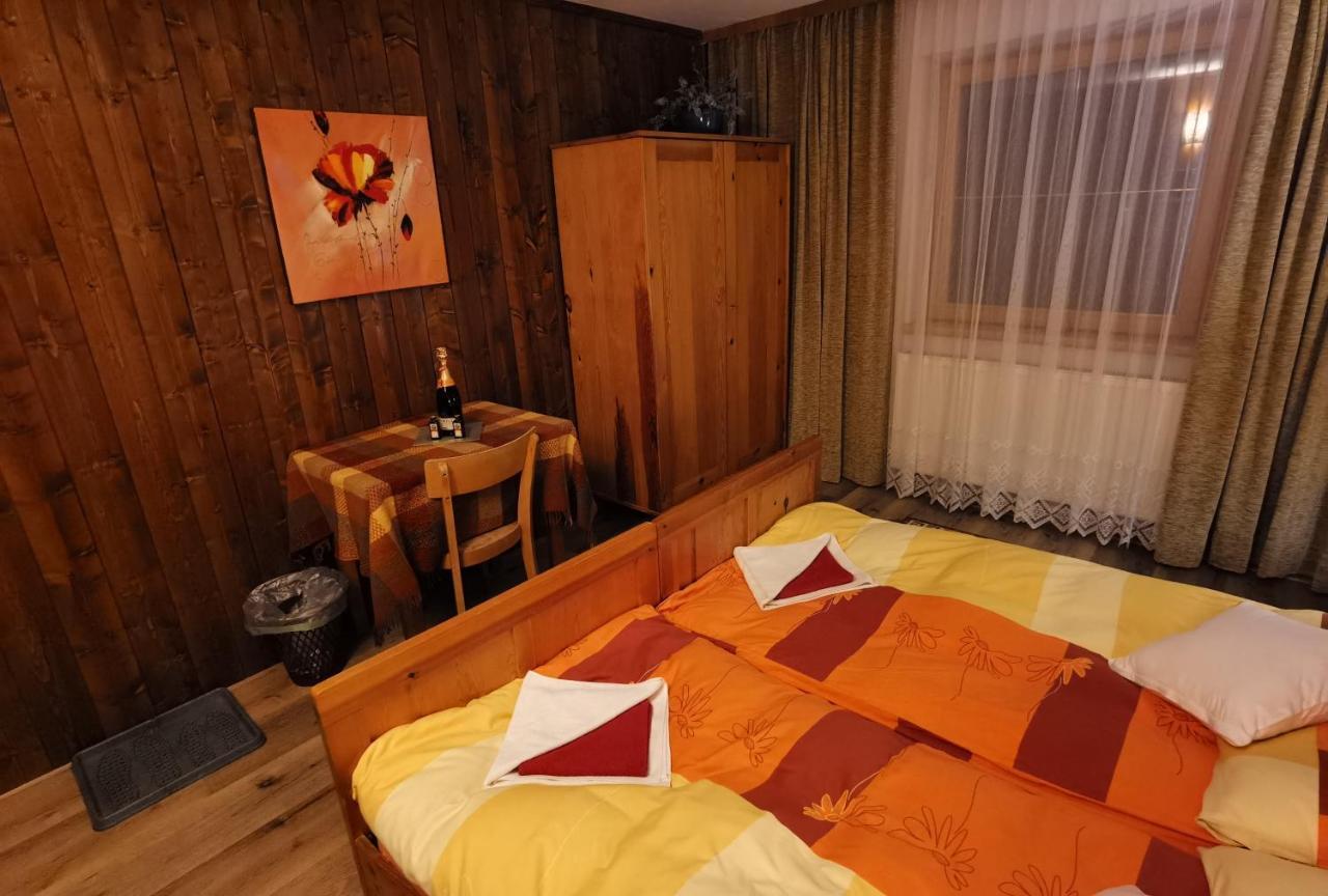 Haus Fiegl Hotel Oetz Bagian luar foto