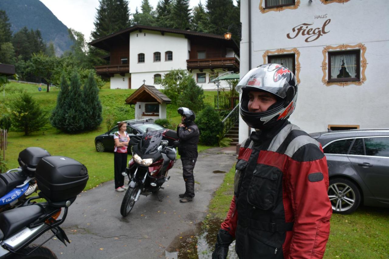 Haus Fiegl Hotel Oetz Bagian luar foto