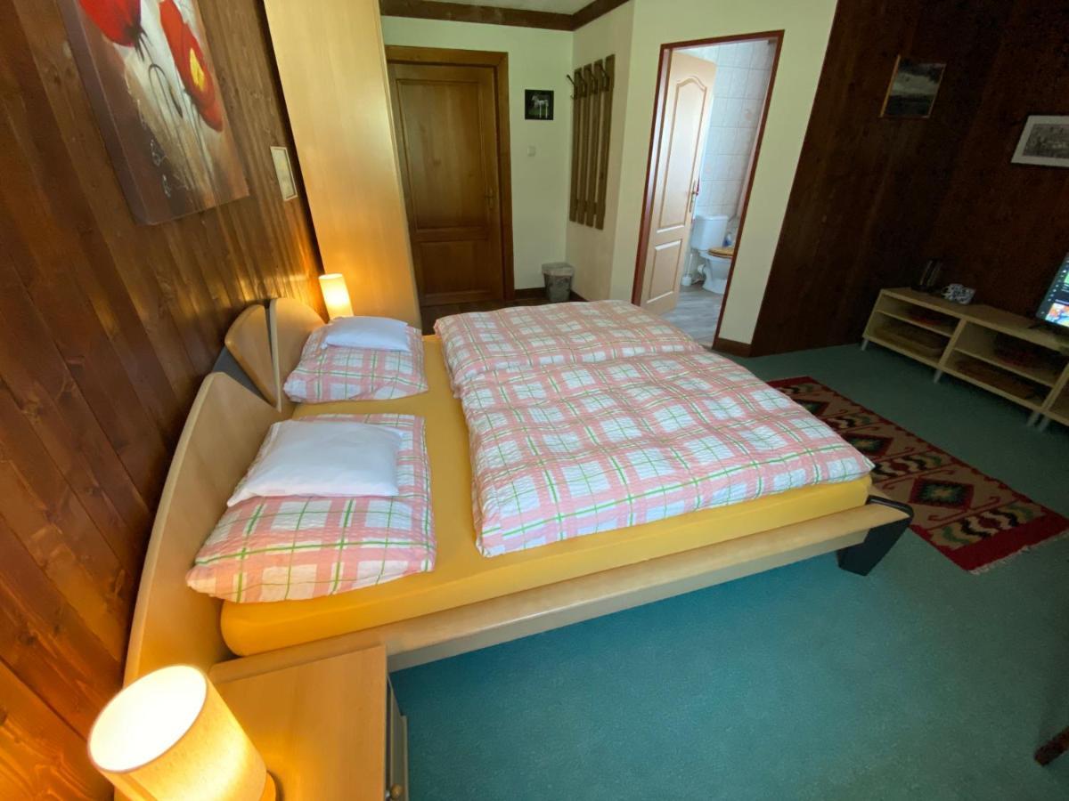 Haus Fiegl Hotel Oetz Bagian luar foto