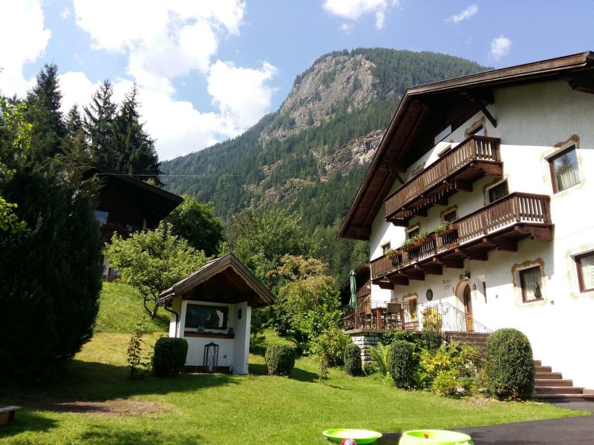 Haus Fiegl Hotel Oetz Bagian luar foto