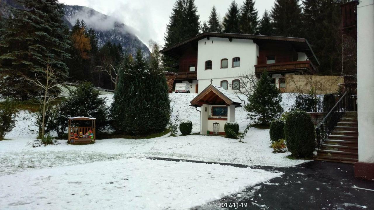 Haus Fiegl Hotel Oetz Bagian luar foto